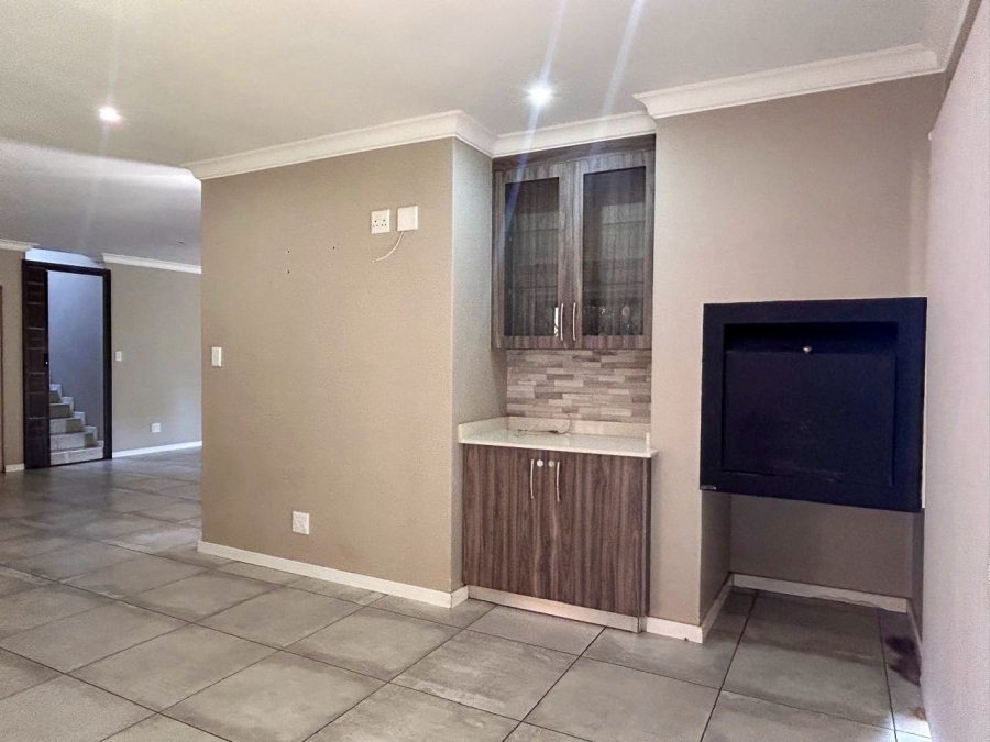 3 Bedroom Property for Sale in Van Der Hoff Park North West